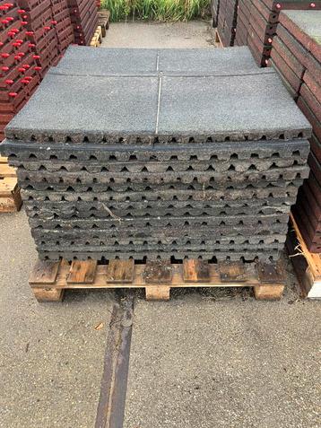 12 m2 vochtdoorlatende rubberen stalmatten 100x50x4,5cm beschikbaar voor biedingen