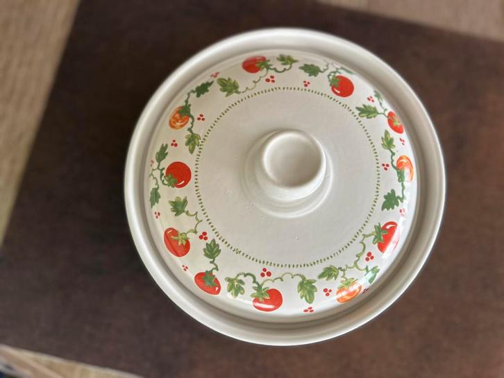 Retro ovenschotel met deksel – tomatenmotief – Ø 20 cm, Antiek en Kunst, Antiek | Schalen, Ophalen