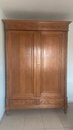 Magnifique Penderie Ancienne en Bois Massif Sculpté à Vendre, Ophalen