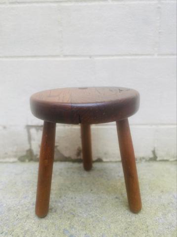 Vintage brutalist oak wood tripod stool disponible aux enchères