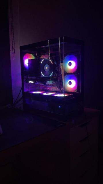 Gaming pc beschikbaar voor biedingen