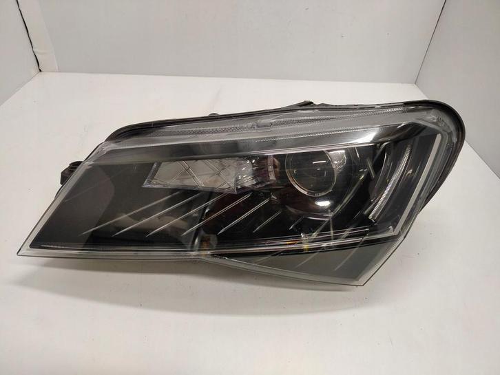 Skoda Superb III Xenon B lamp links Perfect, Autos : Pièces & Accessoires, Éclairage, Skoda, Utilisé, Enlèvement ou Envoi