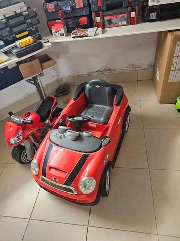 Kinderauto werkt heel goed beschikbaar voor biedingen