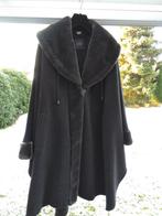 Héérlijk warme winterjas, model cape, grijze kleur/25€!!!, Kleding | Dames, Jassen | Winter, Ophalen of Verzenden, Zo goed als nieuw