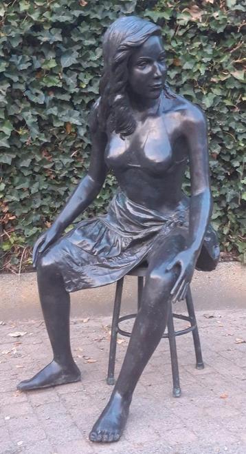 Bronzen Beeld Zittende Vrouw Op Kruk H 134 CM Intermassa BV  beschikbaar voor biedingen