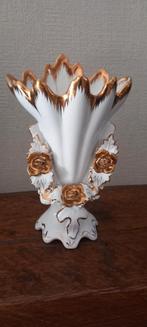 Vase portugais en forme d'éventail, bords dorés et roses, Enlèvement