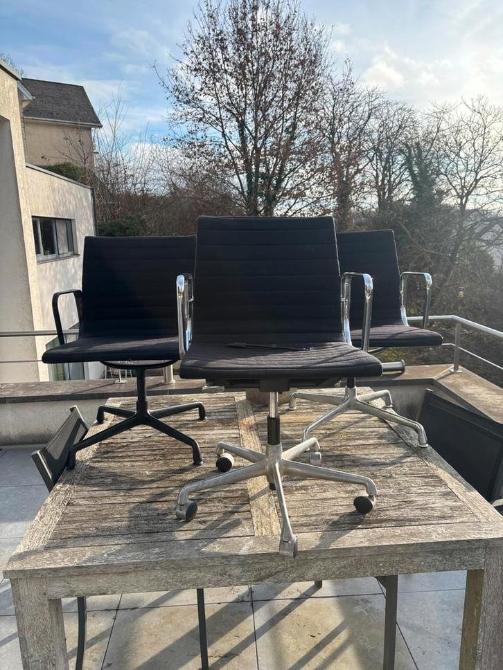 Vitra Eames 2 x EA107 1 x EA117 450€ pour les 3, Maison & Meubles, Chaises de bureau, Utilisé, Enlèvement