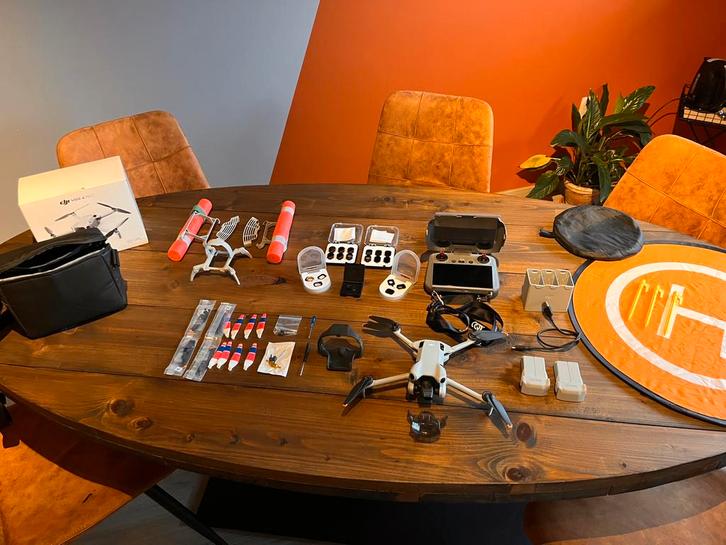 DJI Mini 4 Pro fly more combo + Véél extra’s, Audio, Tv en Foto, Drones, Zo goed als nieuw, Drone met camera, Ophalen