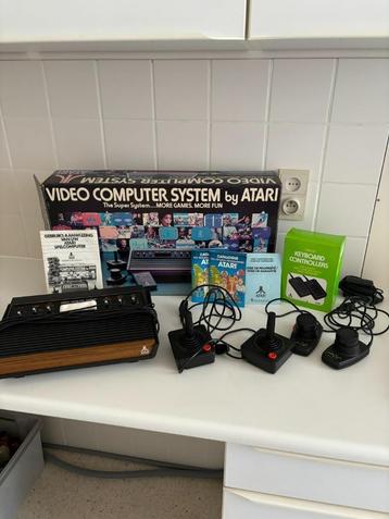 Atari 2600 Video Computer System + controllers en games