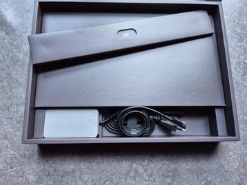 Nieuwe lader Microsoft Surface 65W met extra USB ingang beschikbaar voor biedingen