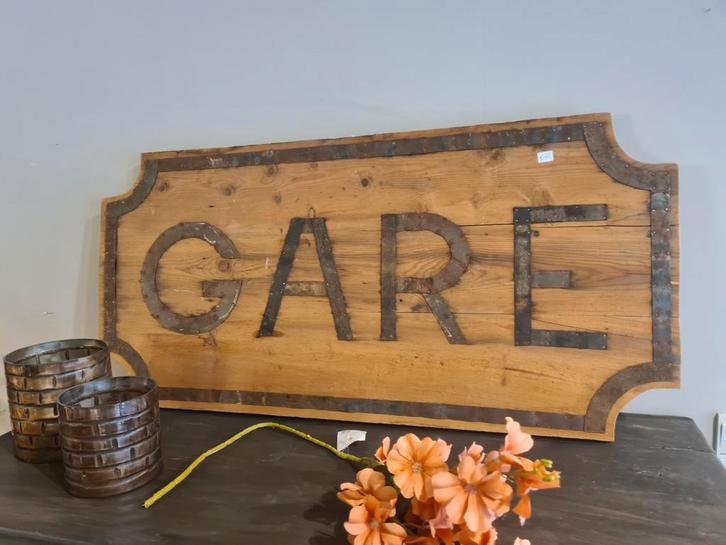 Panneau en bois « GARE », Maison & Meubles, Accessoires pour la Maison | Tableaux à écrire & Proverbes, Comme neuf, Enlèvement