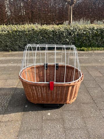 Hondenmandje voor fiets  beschikbaar voor biedingen