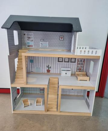 Maison de poupées  beschikbaar voor biedingen