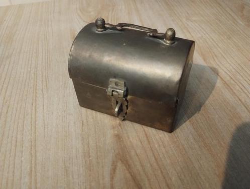 Metalen schatkist, Antiek en Kunst, Curiosa en Brocante, Ophalen of Verzenden