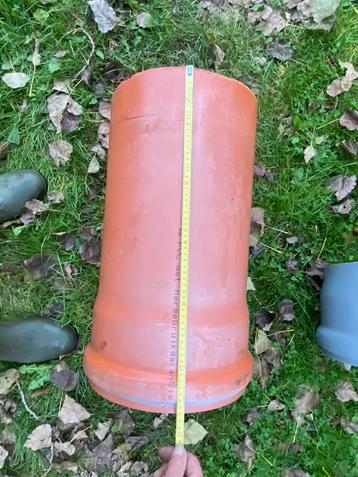 Stukken PVC buis diam. 315 mm en andere spullen beschikbaar voor biedingen