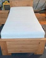 Eiken bed ( elektrisch)/nachtkastje/matras, Huis en Inrichting, Slaapkamer | Bedden, Ophalen, Zo goed als nieuw, Verstelbaar