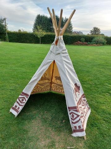 Speltenten met Indiase tipi-modellen beschikbaar voor biedingen