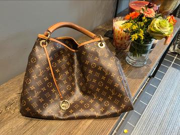 Louis Vuitton Artsy disponible aux enchères