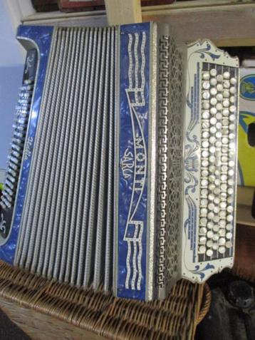 accordion antiek merk monti beschikbaar voor biedingen
