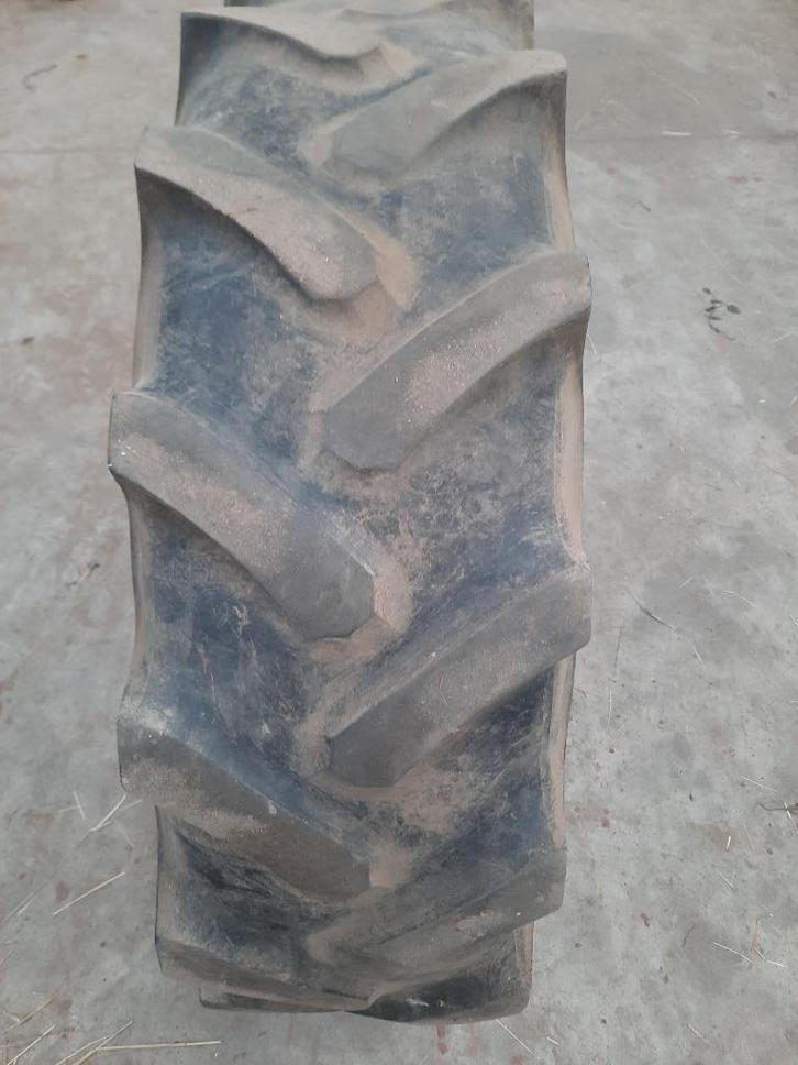 Tractorbanden 12.4R24, Zakelijke goederen, Landbouw | Onderdelen | Banden, Velgen en Assen, Ophalen