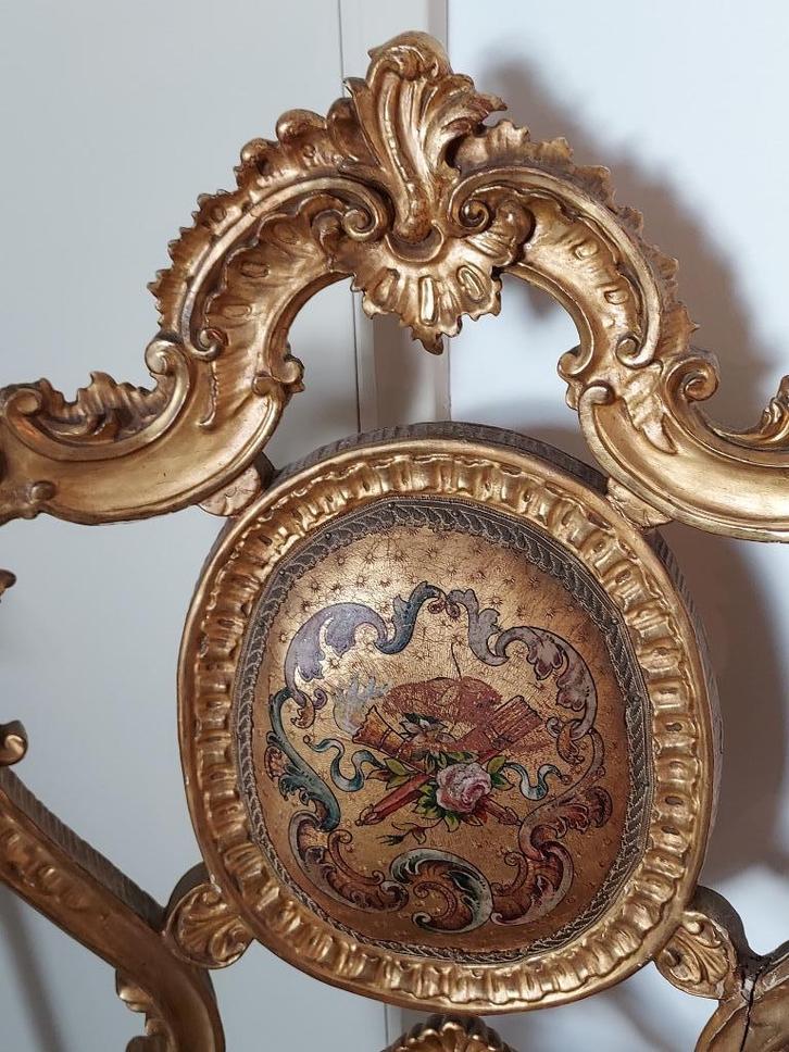 2 antieke kasteelstoelen--dun leer met schilderingen putti's, Antiek en Kunst, Antiek | Meubels | Stoelen en Sofa's, Ophalen of Verzenden