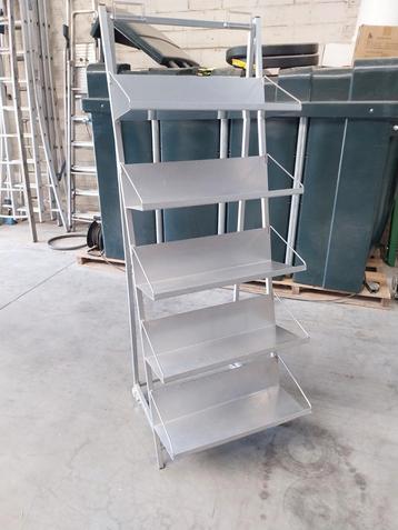 Display rek inox/rvs op wielen  beschikbaar voor biedingen