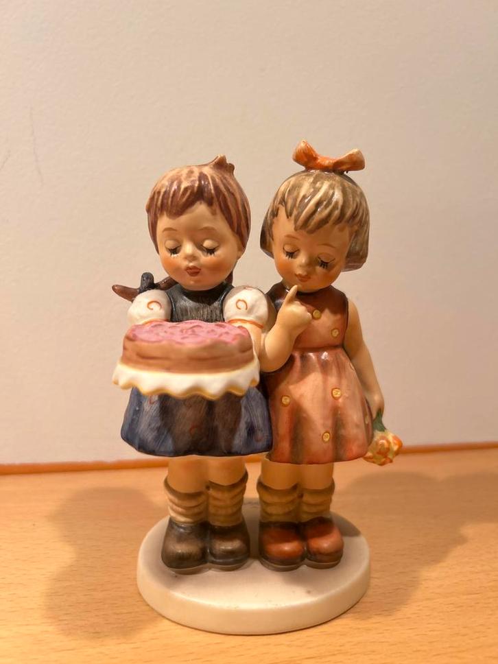 Statue originale de Hummel Goebel 176/I — L'anniversaire, Collections, Statues & Figurines, Comme neuf, Hummel, Enlèvement