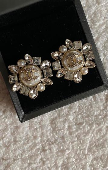 Chanel Oorbellen / Studds  beschikbaar voor biedingen