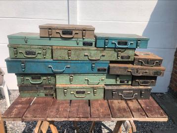 outillage d’époque Peugeot 203 204 403 404 beschikbaar voor biedingen