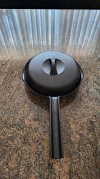 Vintage gietijzeren pan met deksel (24 cm), Huis en Inrichting, Keuken | Potten en Pannen, Ophalen of Verzenden, Gebruikt