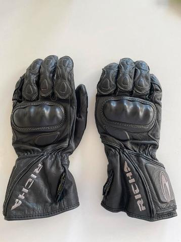 Richa handschoenen beschikbaar voor biedingen