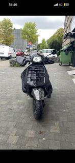 Vespa sprint, Fietsen en Brommers, Ophalen of Verzenden, Zo goed als nieuw