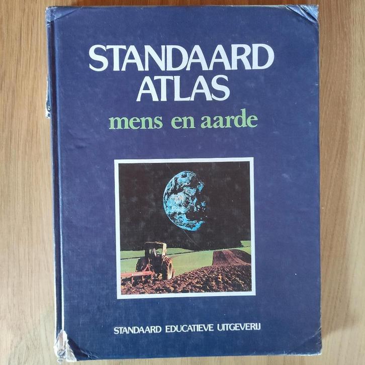 Standaard Atlas Mens en aarde, Boeken, Atlassen en Landkaarten, Wereld, Ophalen of Verzenden