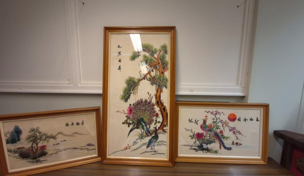 Ensemble de 3 broderies orientales vintage en soie faites à, Enlèvement