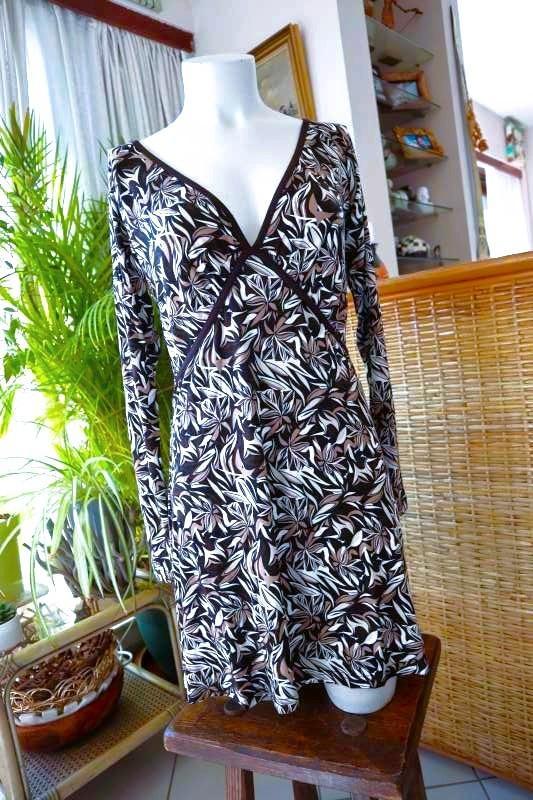 creatief leuk uitstralend bruine jurk, Kleding | Dames, Jurken, Zo goed als nieuw, Maat 42/44 (L), Bruin, Onder de knie, Ophalen of Verzenden