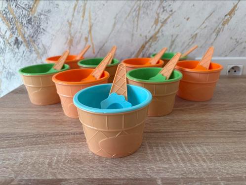 Leuke set ijsbekers met lepeltjes, Huis en Inrichting, Keuken | Servies, Ophalen of Verzenden