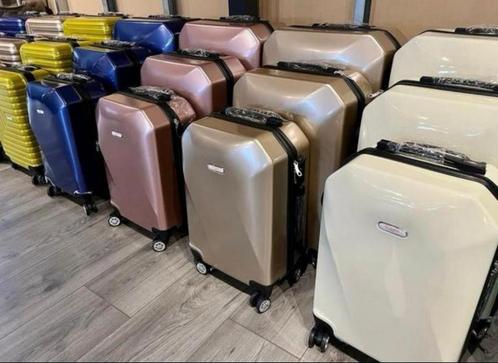 3 Delige Premium Kofferset in 8 Kleuren Nieuw in Doos, Handtassen en Accessoires, Koffers, Nieuw, Hard kunststof, Slot, Uitschuifbare handgreep