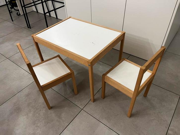 Kindertafeltje incl. 2 stoeltjes, Kinderen en Baby's, Kinderkamer | Tafels en Stoelen, Gebruikt, Tafel(s) en Stoel(en), Ophalen