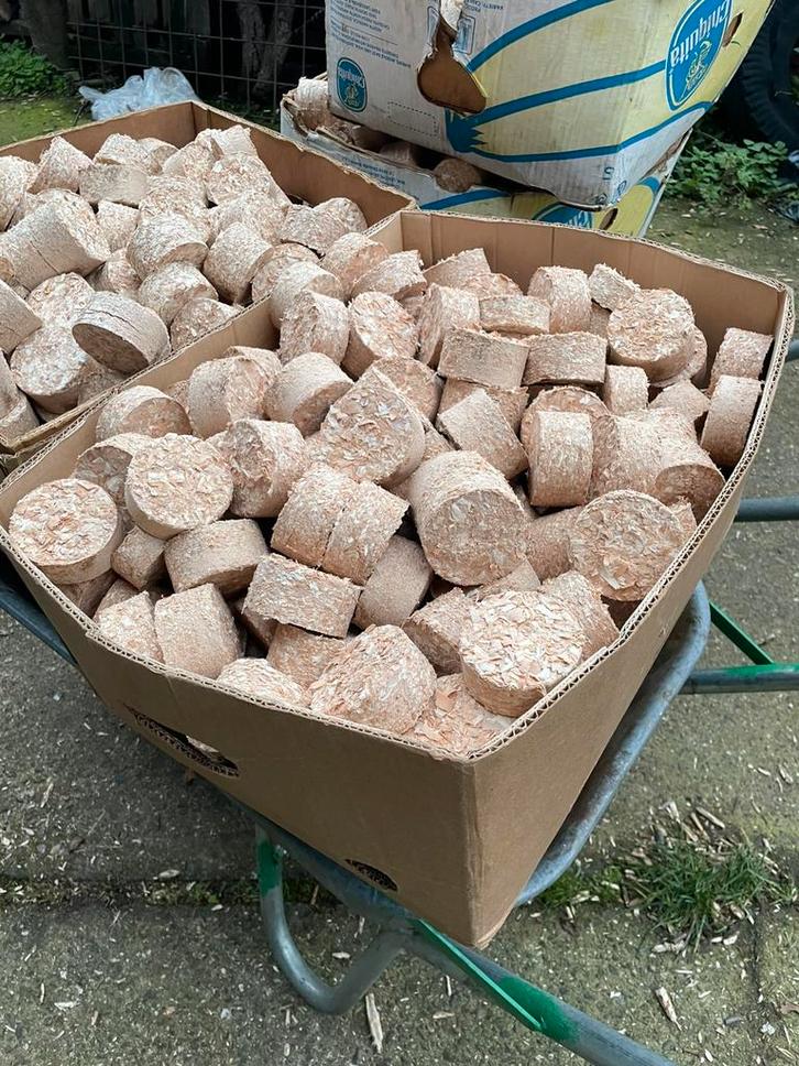 Brandhout briketten hout, Tuin en Terras, Brandhout, Blokken, Essenhout, Ophalen