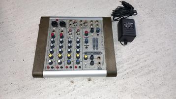 mini console soundcraft compact4