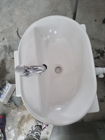 Lavabo en céramique avec robinet mitigeur ensemble complet  beschikbaar voor biedingen