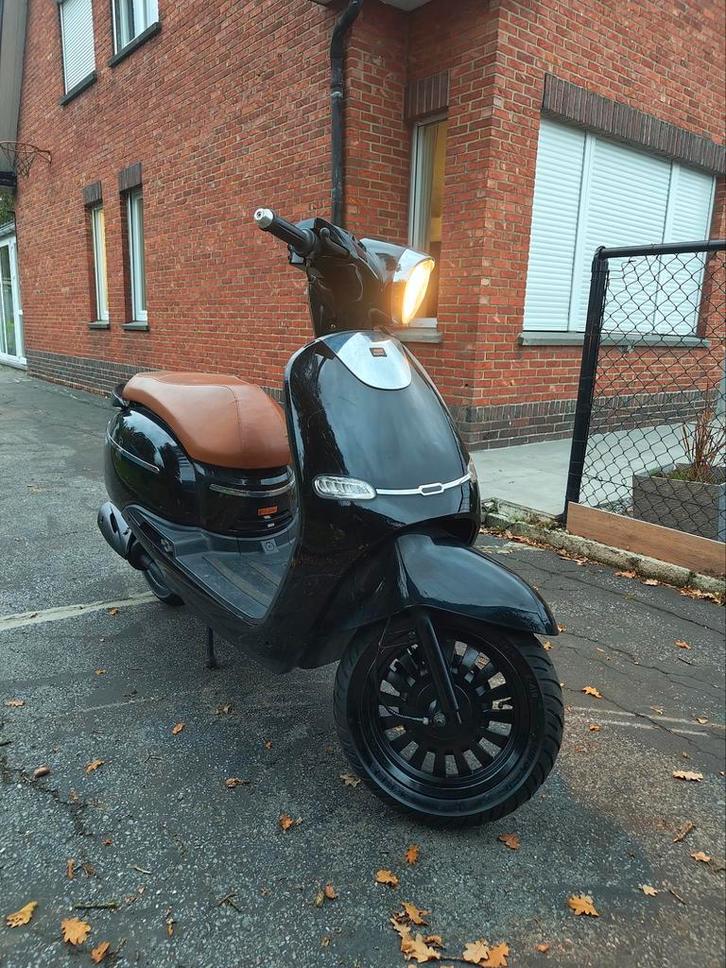 ‼️MOET SNEL WEG‼️ - 2020 - Full optie brommer - klasse B, Fietsen en Brommers, Scooters | Aprilia, Zo goed als nieuw, Ophalen