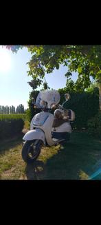 AGM retro scooter + 2 helmen, Fietsen en Brommers, Ophalen, Gebruikt, Overige modellen, 125 cc