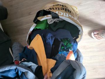 3 Grote zakken kinderkleding.110-116 beschikbaar voor biedingen