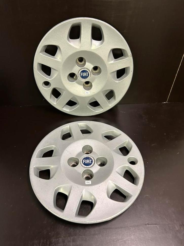 2 14" Fiat punto wieldoppen, Auto diversen, Wieldoppen, Gebruikt, Ophalen of Verzenden