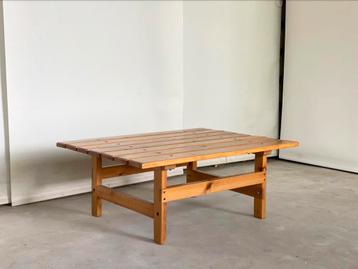 Scandinavische coffeetable beschikbaar voor biedingen