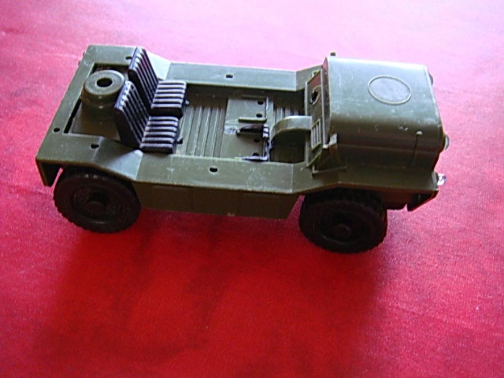 JEEP militaire. Plastique "Vintage N4"., Verzamelen, Militaria | Tweede Wereldoorlog, Overige soorten, Overige typen, Ophalen of Verzenden