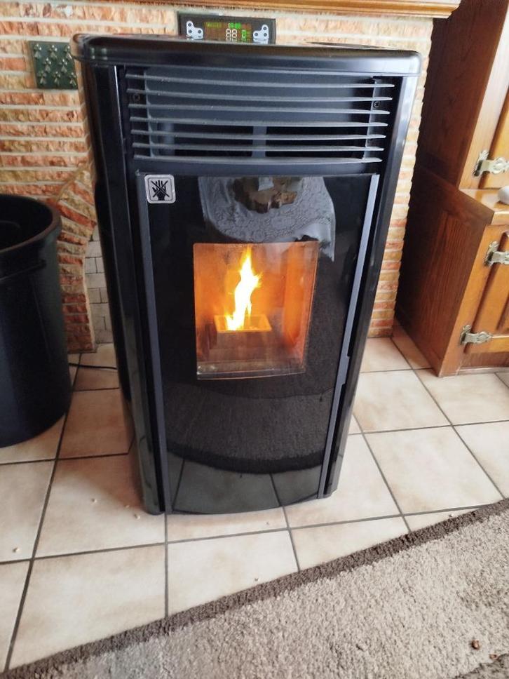 Pelletkachel Pelka Innova Fire PLK15 zwart, Huis en Inrichting, Kachels, Gebruikt, Vrijstaand, Pelletkachel, Overige brandstoffen