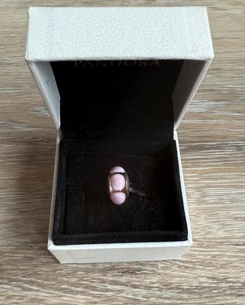 Tremplin rose Pandora de Murano, excellent état, 1 bracelet à breloques, Pandora, Comme neuf, Enlèvement