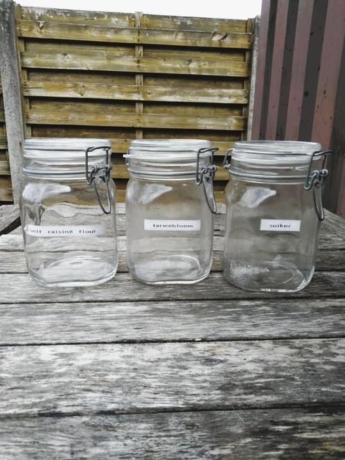 Vintage vierkante glazen voorraadpot met beugelsluiting – lu, Antiek en Kunst, Antiek | Glaswerk en Kristal, Ophalen of Verzenden